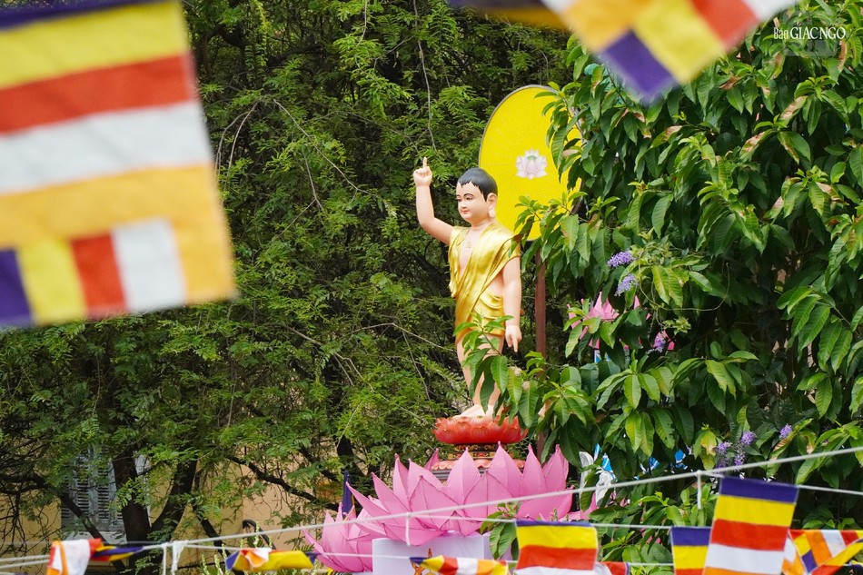 Rằm tháng Tư ngày Phật Thích Ca Như Lai ra đời... ngày vui muôn loài