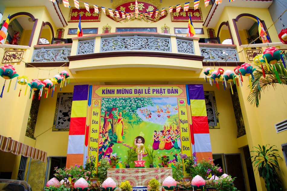 Lễ đài tại chùa Hưng Long, Q.10