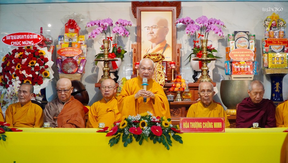 Trưởng lão Hòa thượng Thích Thiện Nhơn ban đạo từ chứng minh Trưởng lão Hòa thượng Thích Thiện Nhơn ban đạo từ chứng minh