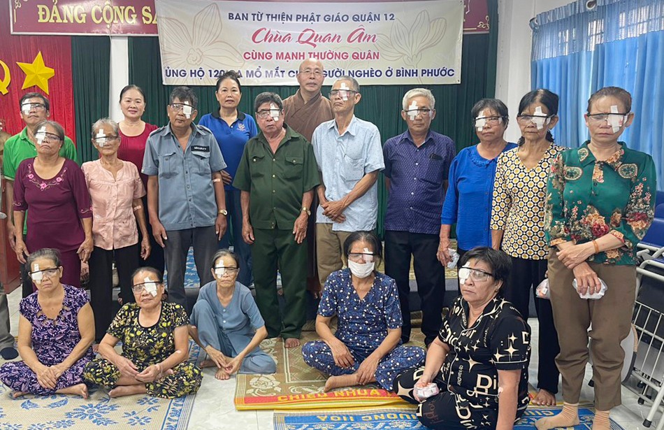 Có 100 người ở Bình Phước được chùa Quan Âm và mạnh thường quân hỗ trợ mổ mắt