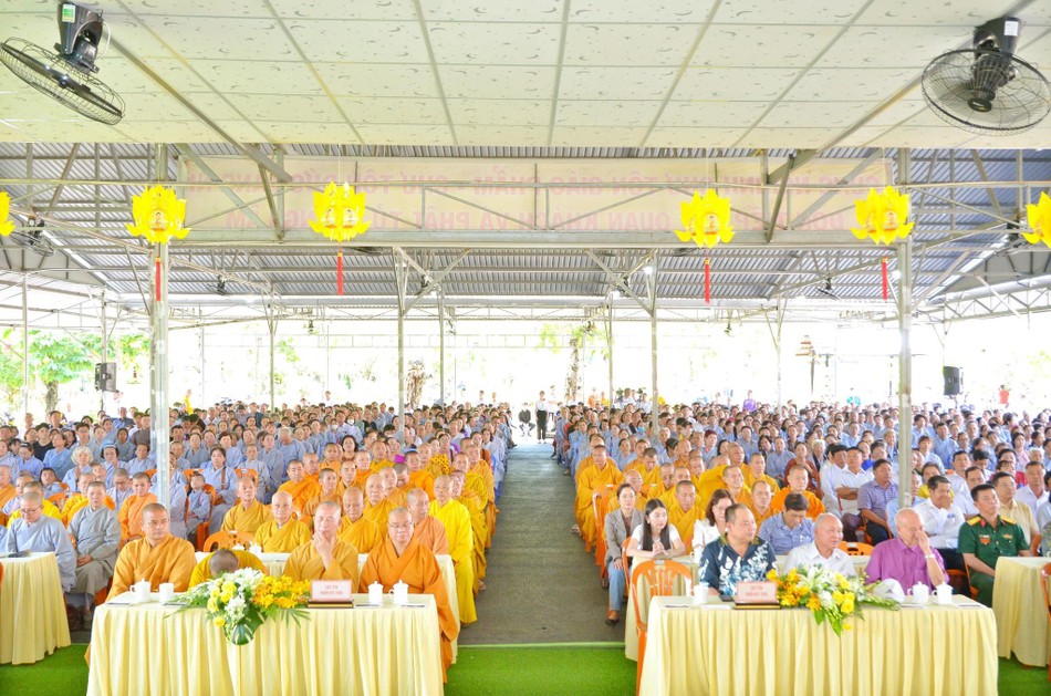 Chư tôn đức, chính quyền tham dự Chư tôn đức, chính quyền tham dự