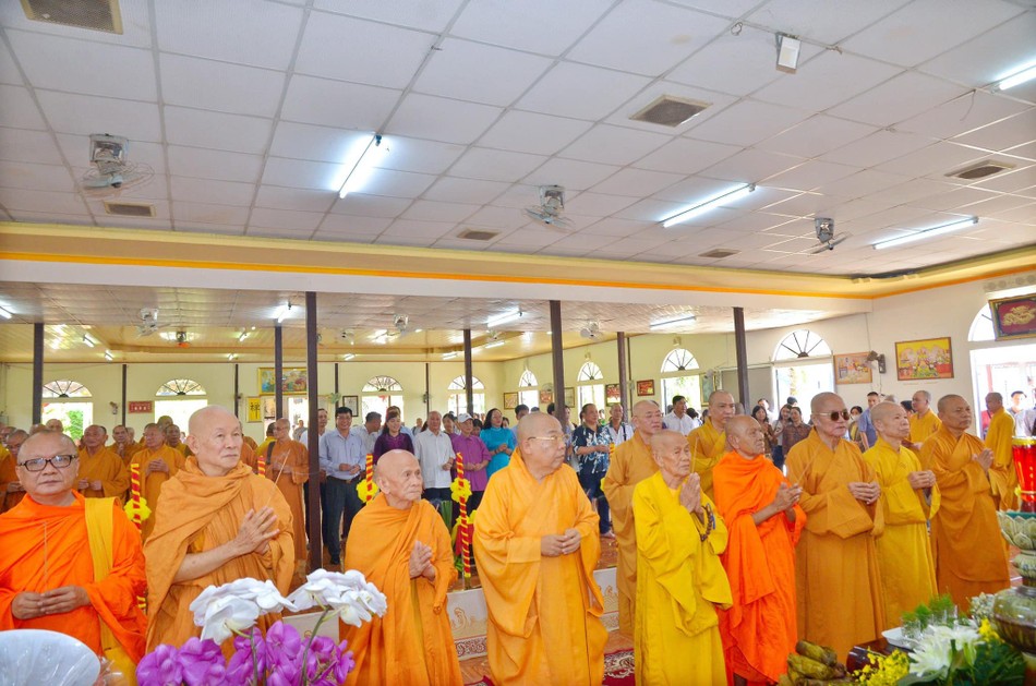 Chư tôn đức tưởng niệm Hòa thượng Từ Quang Chư tôn đức tưởng niệm Hòa thượng Từ Quang