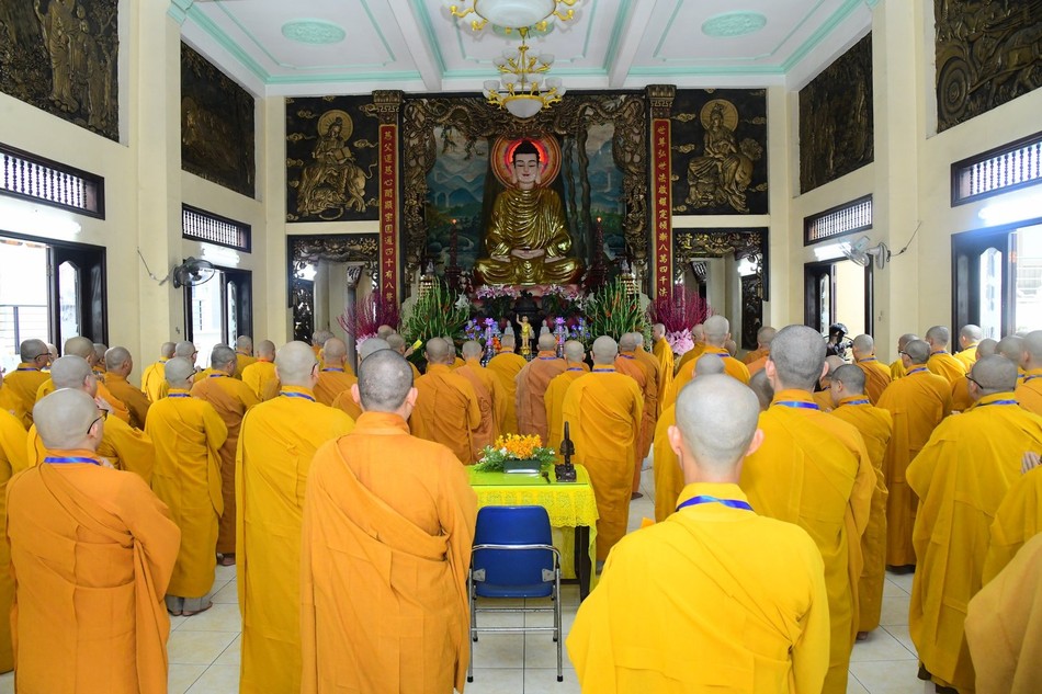 Trang nghiêm lễ Bố-tát an cư tại chùa Hưng Long, Q.10, TP.HCM