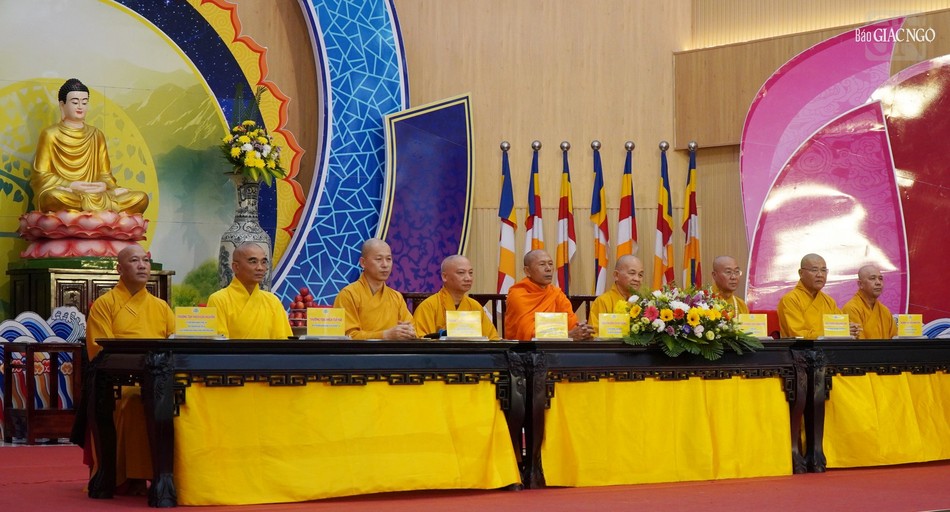 Đoàn thăm cúng dường tại tỉnh Kiên Giang