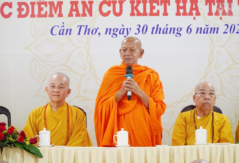 Hòa thượng Đào Như ban đạo từ Hòa thượng Đào Như ban đạo từ