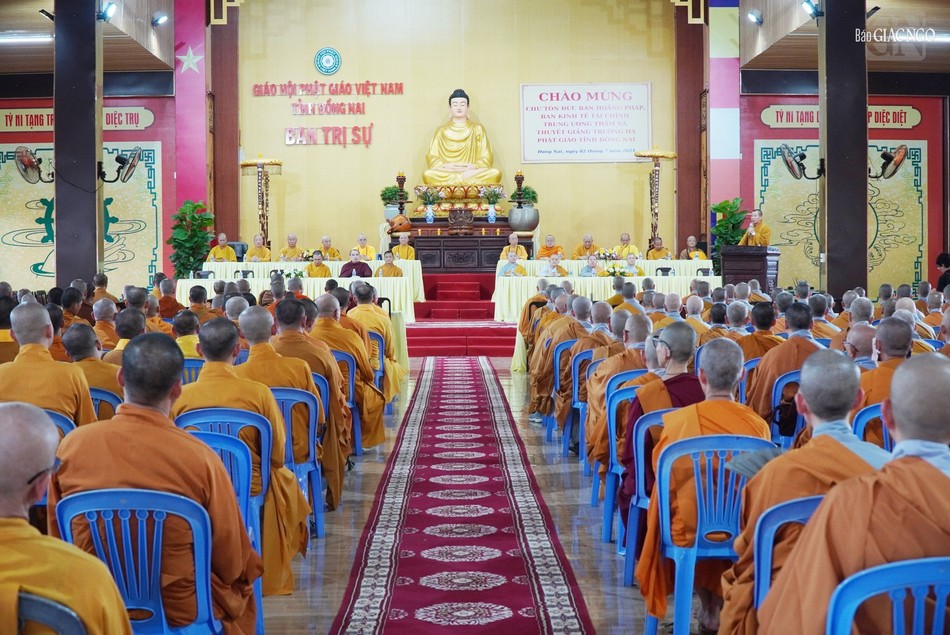 Đoàn thăm và cúng dường trường hạ tại tỉnh Đồng Nai