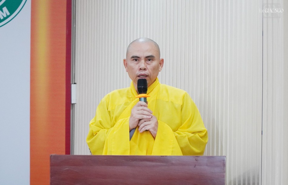 Thượng tọa Thích Nhuận Nghĩa cảm tạ Thượng tọa Thích Nhuận Nghĩa cảm tạ