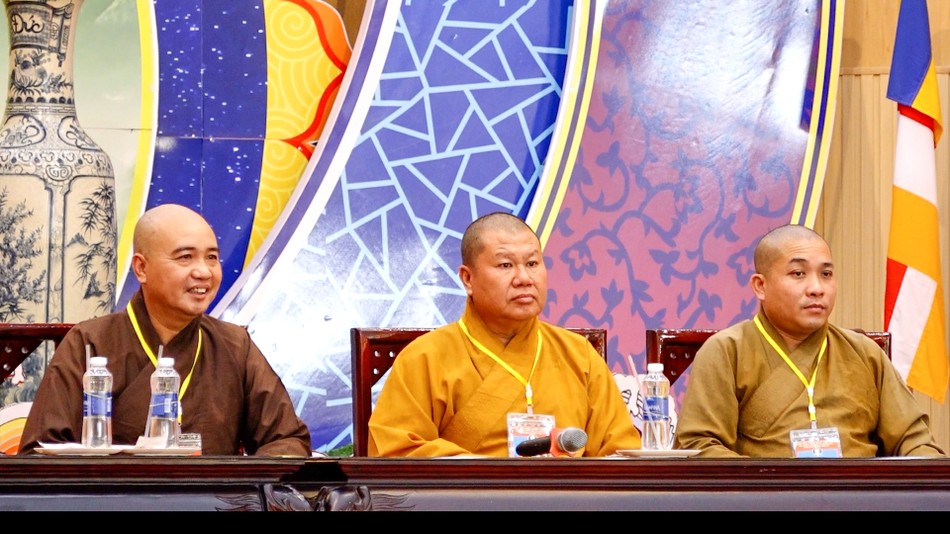 Chư tôn đức chứng minh