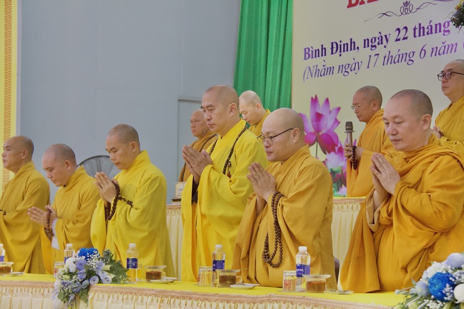 Ban Thường trực Ban Trị sự Phật giáo tỉnh Bình Định đón tiếp đoàn Ban Hoằng pháp T.Ư và Ban Kinh tế - Tài chính T.Ư - Ảnh: Ban TT-TT Phật giáo Bình Định