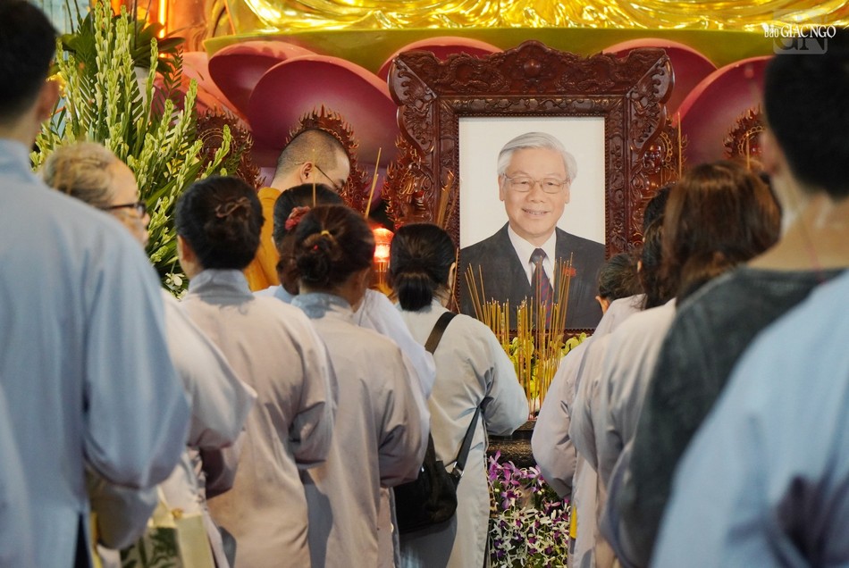 Tăng Ni và Phật tử Phật giáo Q.3 tưởng niệm Tổng Bí thư Nguyễn Phú Trọng