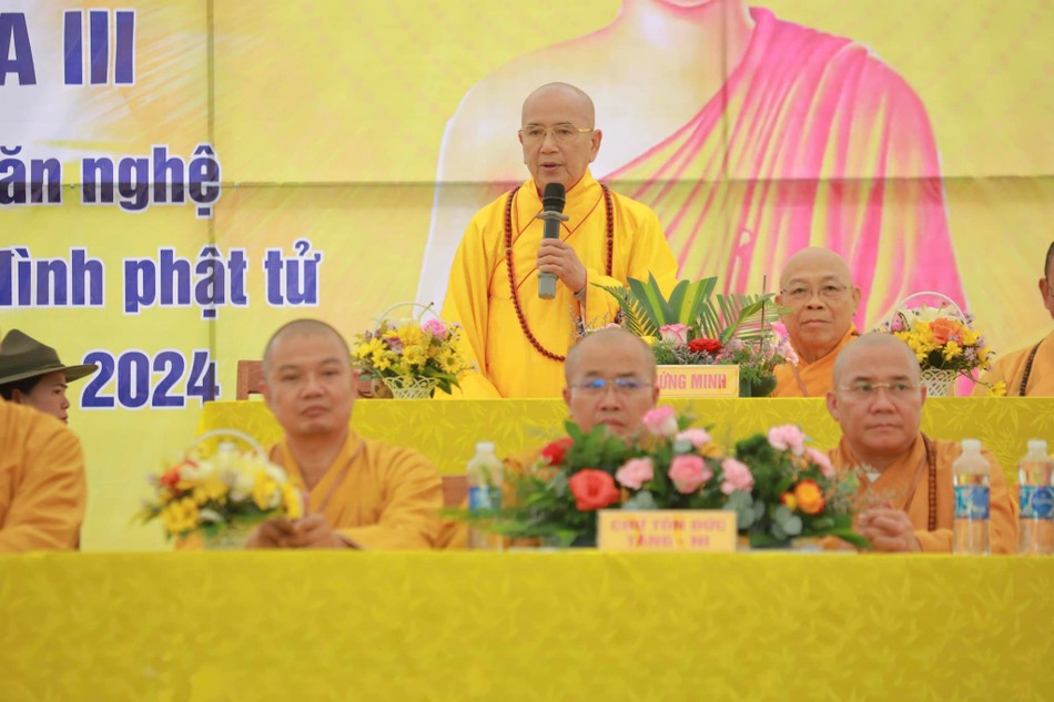 Hòa thượng Thích Khế Chơn ban đạo từ sách tấn Hòa thượng Thích Khế Chơn ban đạo từ sách tấn