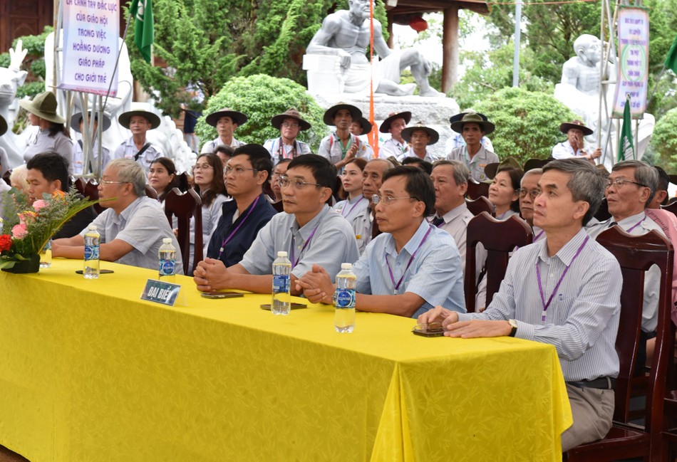 Đại diện chính quyền tham dự Đại diện chính quyền tham dự