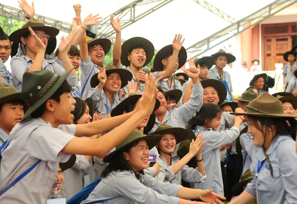 Tiếng hò reo cổ vũ của cổ động viên - Ảnh: TT trại Lục Hòa III