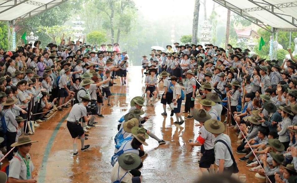 Trại Lục Hòa III gồm nhiều hoạt động thi đua như: thi phát thanh trại, cắm hoa, thi nấu ăn, tranh ảnh khoảnh khắc tình Lam, thi hát tập thể, trò chơi liên hoàn, hát liên khúc Gia đình Phật tử, trò chơi lớn, trò chơi liên hoàn, thi Phật pháp, kỹ năng chuyên môn, kiến thức xã hội - Ảnh: TT trại Lục Hòa III