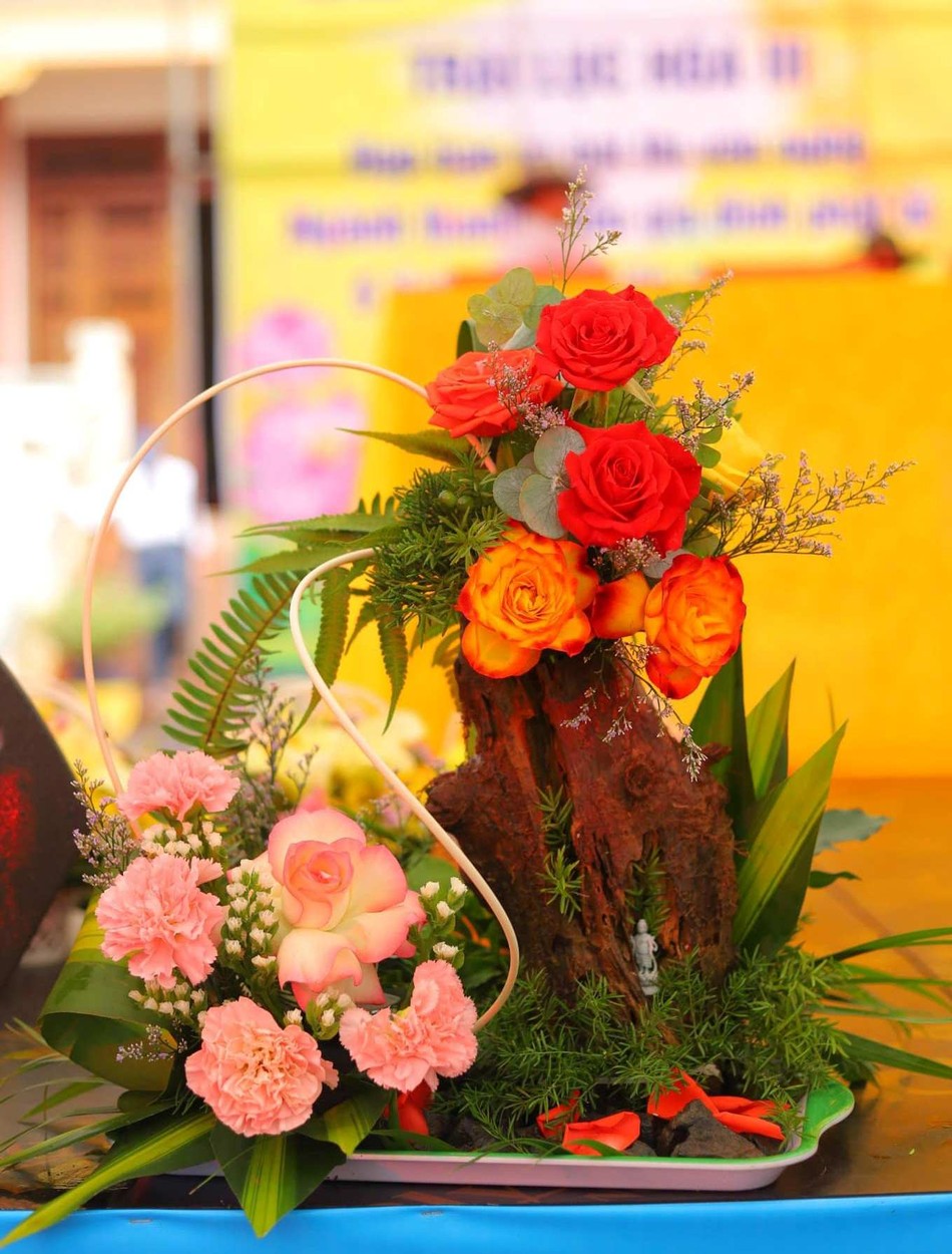 Tác phẩm cắm hoa hoàn chỉnh - Ảnh: TT trại Lục Hòa III