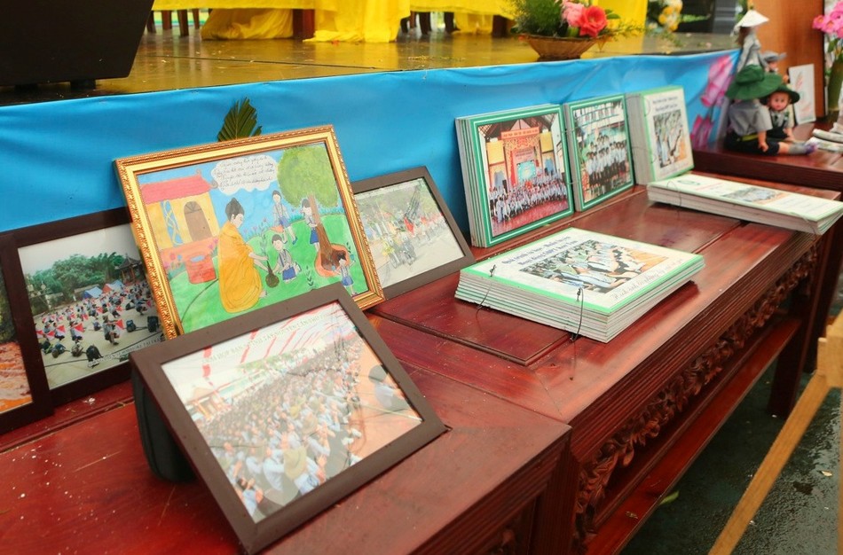 Thi trang trí hình vẽ, hình ảnh khoảnh khắc lam thương - Ảnh: TT trại Lục Hòa III
