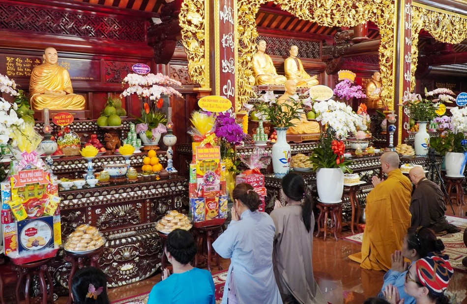 Khóa lễ cúng Tổ tại tổ đường tu viện Vĩnh Nghiêm Khóa lễ cúng Tổ tại tổ đường tu viện Vĩnh Nghiêm