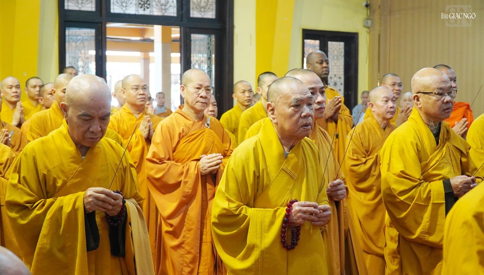 Thành kính tưởng niệm