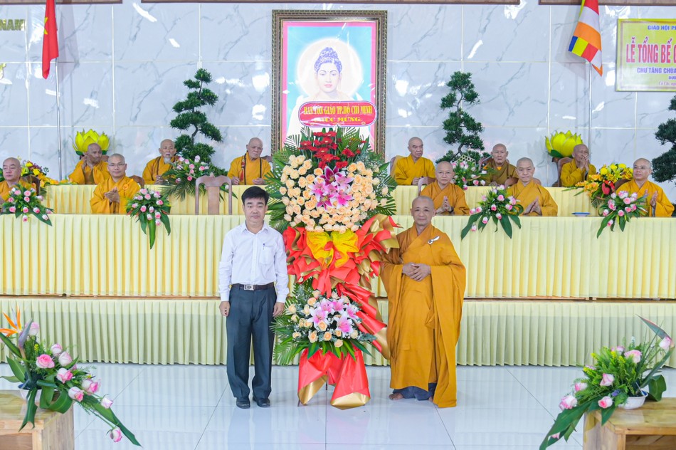 Lẵng hoa chúc mừng của Ban Tôn giáo TP.HCM Lẵng hoa chúc mừng của Ban Tôn giáo TP.HCM