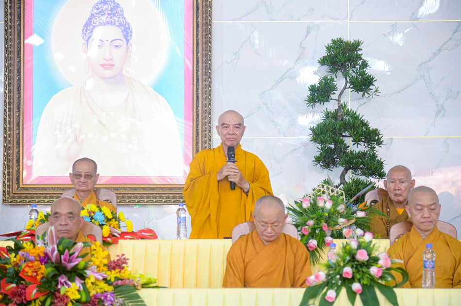 Hòa thượng Thích Nhật Hỷ ban đạo từ chứng minh Hòa thượng Thích Nhật Hỷ ban đạo từ chứng minh