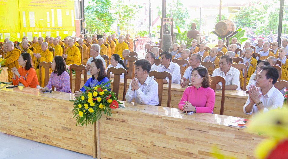 Đại diện chính quyền tham dự Đại diện chính quyền tham dự