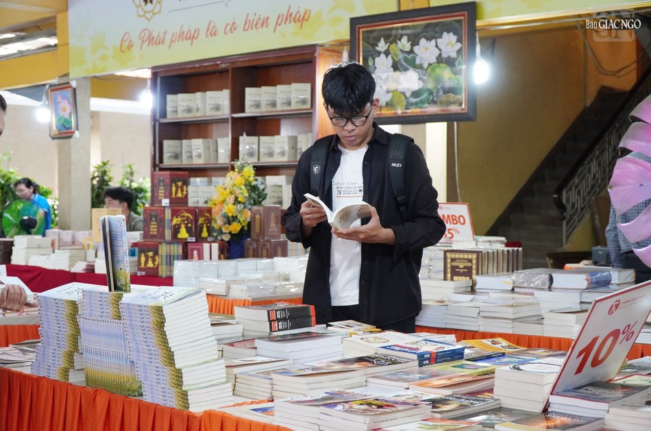 Không gian triển lãm sách tại chùa Vĩnh Nghiêm Không gian triển lãm sách tại chùa Vĩnh Nghiêm