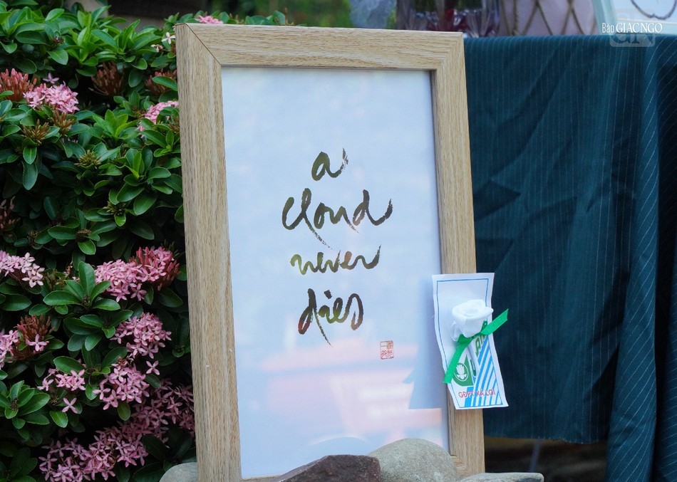 &quot;... một đám mây không bao giờ chết&quot;