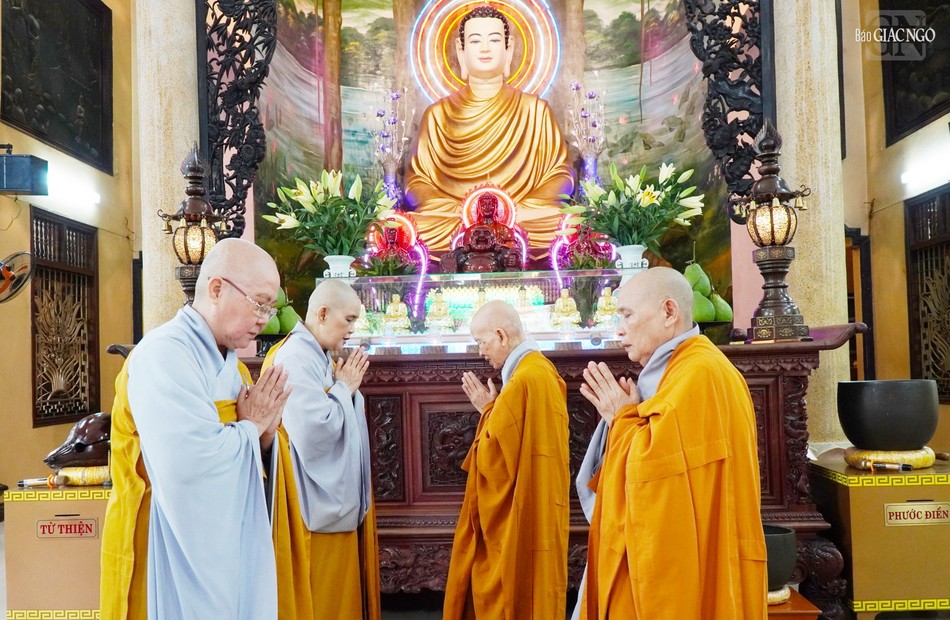 Chư Ni trưởng đối thú Tự tứ