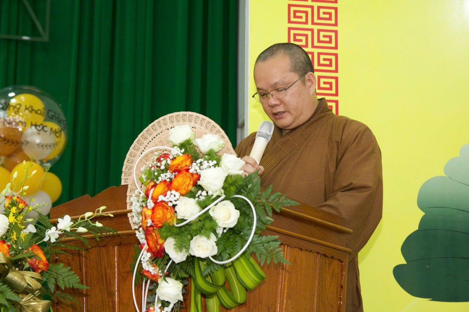 Thượng tọa Thích Viên Chơn báo cáo tổng kết năm thứ I