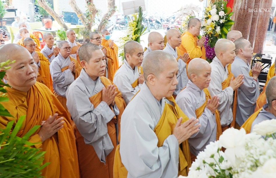 Chư Ni thành kính tưởng niệm Ni trưởng Thích nữ Lệ Phát Chư Ni thành kính tưởng niệm Ni trưởng Thích nữ Lệ Phát