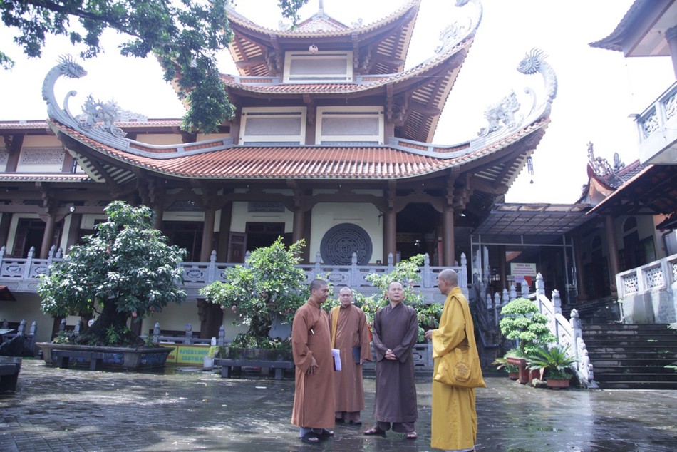 Đoàn khảo sát địa điểm chùa Pháp Hoa - Ảnh: Vũ Dũng Đoàn khảo sát địa điểm chùa Pháp Hoa - Ảnh: Vũ Dũng