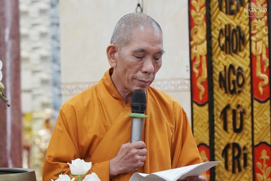 Thượng tọa Thích Giác Trí, Trưởng ban Trị sự GHPGVN Q.Gò Vấp đọc điếu văn tưởng niệm Thượng tọa Thích Giác Trí, Trưởng ban Trị sự GHPGVN Q.Gò Vấp đọc điếu văn tưởng niệm