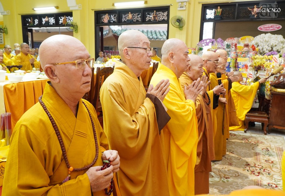 Tụng thời kinh Bát-nhã tưởng niệm