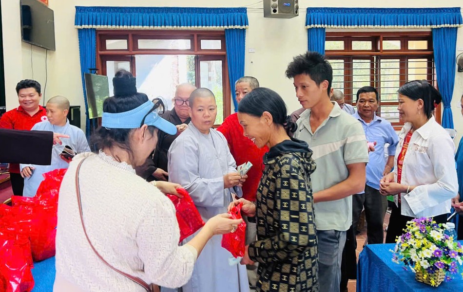 San sẻ yêu thương San sẻ yêu thương