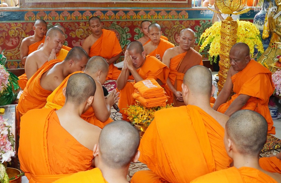 Nghi thức hành Tăng sự giao y Nghi thức hành Tăng sự giao y