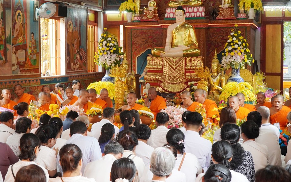 Khóa lễ chúc lành đến Phật tử Khóa lễ chúc lành đến Phật tử