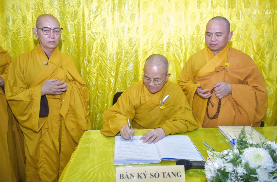 Hòa thượng Thích Minh Thiện ký sổ tang