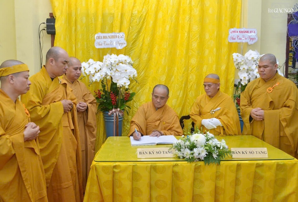 Thượng tọa Thích Tâm Hải, Tổng Biên tập Báo Giác Ngộ ghi sổ tang phân ưu cùng môn đồ pháp quyến Thượng tọa Thích Tâm Hải, Tổng Biên tập Báo Giác Ngộ ghi sổ tang phân ưu cùng môn đồ pháp quyến