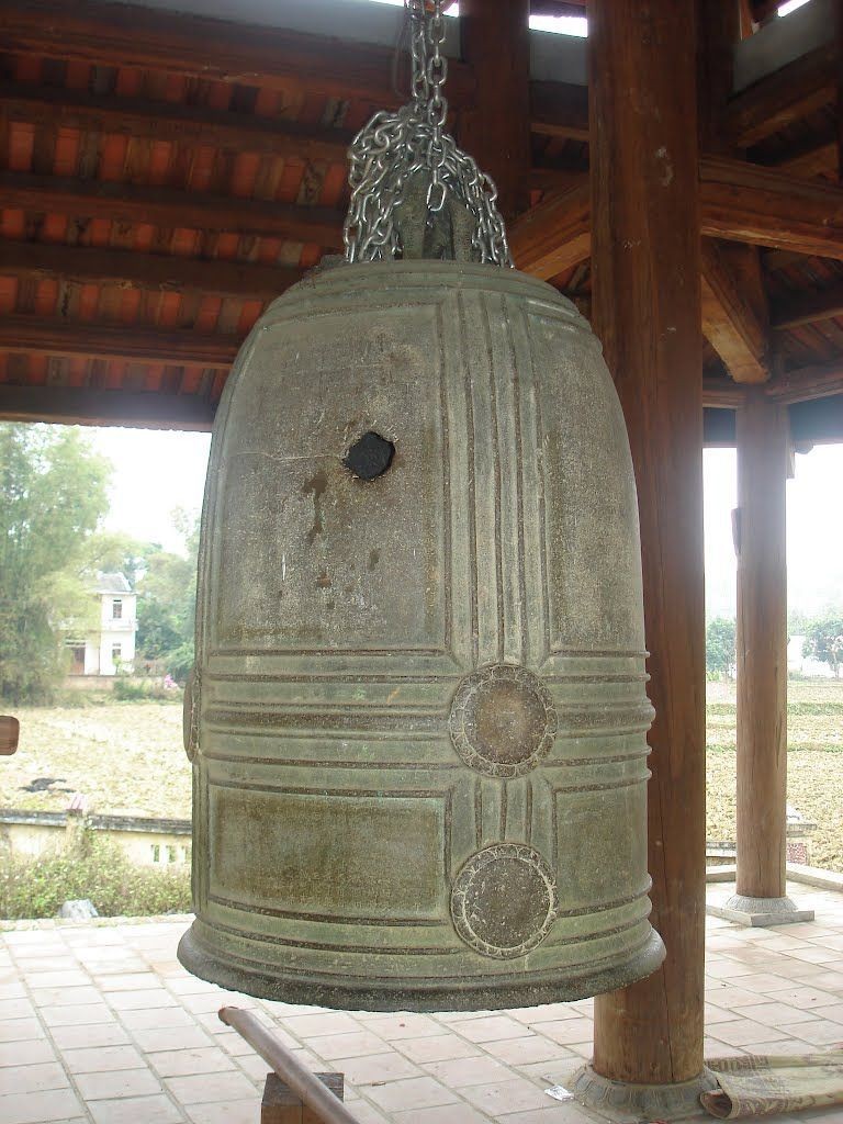Chuông đồng ở chùa Đà Quận Chuông đồng ở chùa Đà Quận