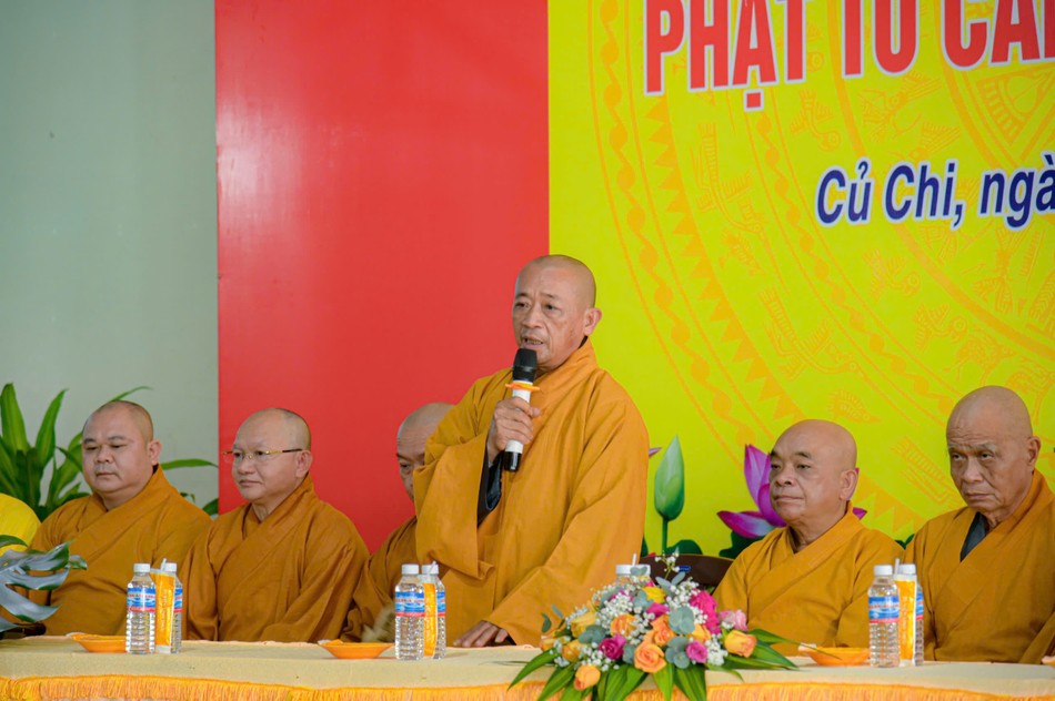 Thượng tọa Thích An Thường, Trưởng ban Trị sự GHPGVN H.Củ Chi phát biểu khai mạc - Ảnh: Tâm Quý