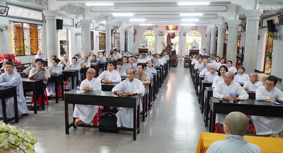 Phật tử tham gia thi giáo lý tại chùa Huỳnh Kim, Q.Gò Vấp