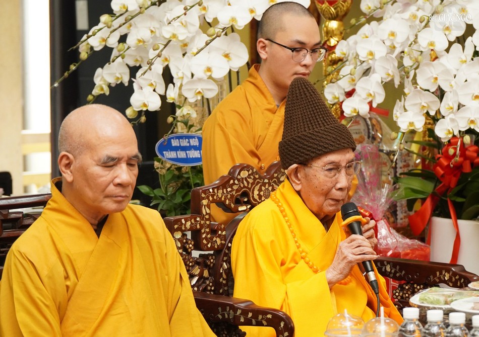 Trưởng lão Hòa thượng Thích Đức Nghiệp ban đạo từ chứng minh Trưởng lão Hòa thượng Thích Đức Nghiệp ban đạo từ chứng minh