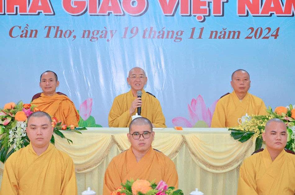 Thượng tọa Thích Bình Tâm ban đạo từ chứng minh