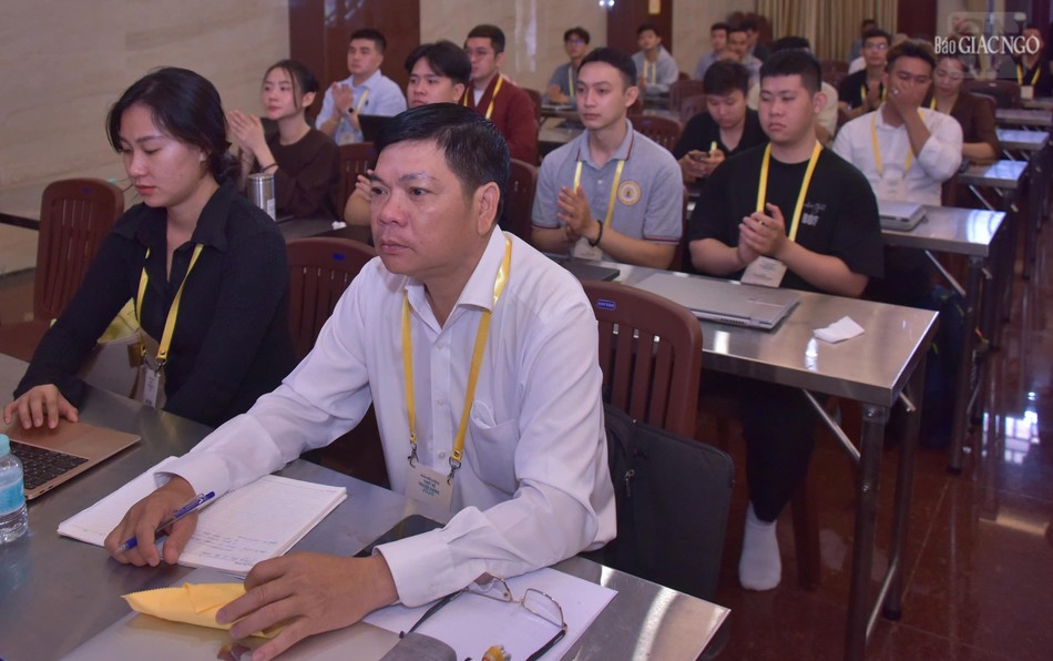Cư sĩ tham dự khóa bồi dưỡng Cư sĩ tham dự khóa bồi dưỡng