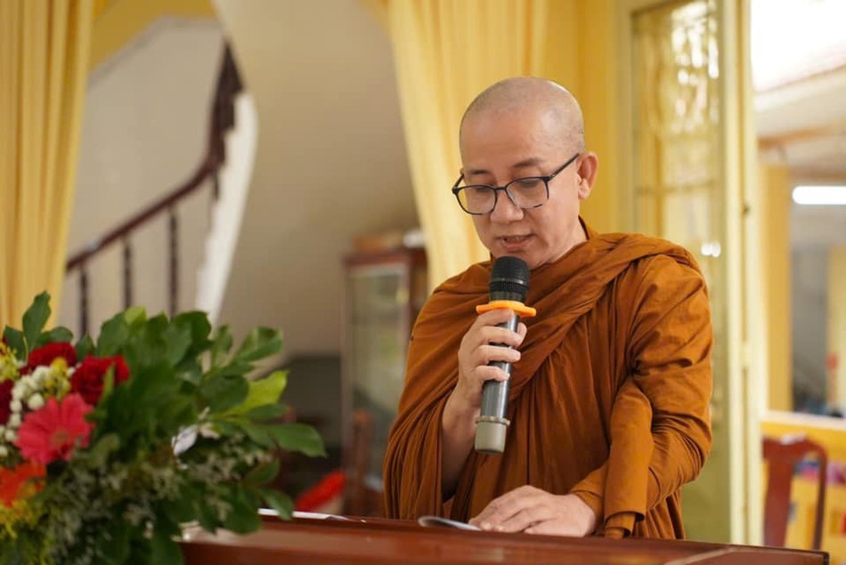 Đại đức Thích Giác Nhựt, Phó Thư ký Ban Trị sự quận thông qua báo cáo tóm tắt công tác Phật sự 2024 Đại đức Thích Giác Nhựt, Phó Thư ký Ban Trị sự quận thông qua báo cáo tóm tắt công tác Phật sự 2024