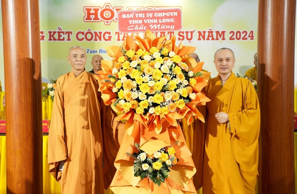 Lẵng hoa chúc mừng của Ban Trị sự GHPGVN tỉnh Vĩnh Long Lẵng hoa chúc mừng của Ban Trị sự GHPGVN tỉnh Vĩnh Long