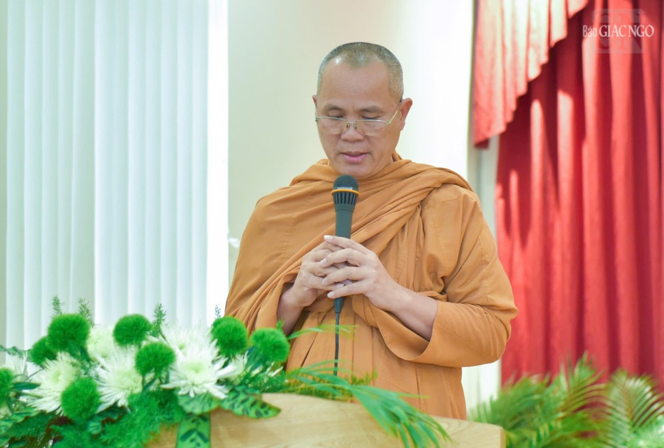 Thượng tọa Thích Minh Liên, Phó Trưởng ban Thông tin - Truyền thông Phật giáo TP.HCM phát biểu khai mạc Thượng tọa Thích Minh Liên, Phó Trưởng ban Thông tin - Truyền thông Phật giáo TP.HCM phát biểu khai mạc