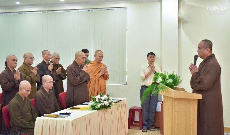 Thượng tọa Thích Tâm Hải phát biểu tri ân đến chư tôn đức Ban Thường trực Ban Trị sự GHPGVN TP và cho biết sẽ nỗ lực hơn nữa trong các công tác chuyên môn Thượng tọa Thích Tâm Hải phát biểu tri ân đến chư tôn đức Ban Thường trực Ban Trị sự GHPGVN TP và cho biết sẽ nỗ lực hơn nữa trong các công tác chuyên môn