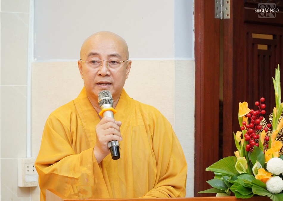 Thượng tọa Thích Minh Tâm, Phó ban Trị sự GHPGVN Q.12 phát biểu cảm tạ
