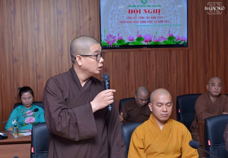 Đại đức Thích Đồng Hạnh, Trưởng ban Thông tin - Truyền thông Phật giáo tỉnh Bình Thuận đóng góp ý kiến về báo cáo tổng kết Đại đức Thích Đồng Hạnh, Trưởng ban Thông tin - Truyền thông Phật giáo tỉnh Bình Thuận đóng góp ý kiến về báo cáo tổng kết